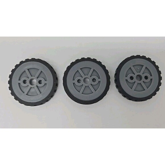 K'nex Wheels Lot 3 Small Tires 1.5” With Gray Hubs Pulleys K'nex Parts 1 & 1/2" - Picture 2 of 6